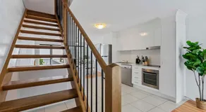 Central Redcliffe Coastal Home Walk to Beach - Image 3
