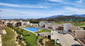 Ático esquinero con preciosas vistas al Valle del Este Golf con piscina comunitaria! - Image 4