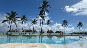 En la playa con piscina - Image 3