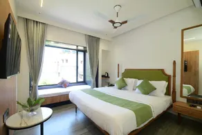 Crystal Inn - Image 2