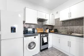 West Ealing Serviced Apts- 2 Bedroom 2 Bath Parking Near Station with Off Street Parking By 360Stays - Image 5