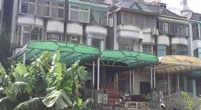Johnnie's Inn - Image 4