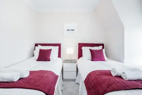 Roomspace Serviced Apartments - Royal Swan Quarter - Image 3