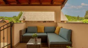 House Rose - Image 3