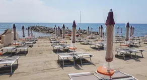 Vicino al mare sulla pista ciclabile - Image 5