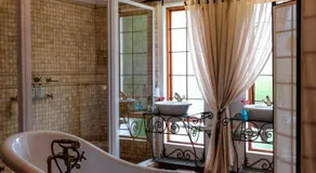 Art Gallery Guest House - Image 2
