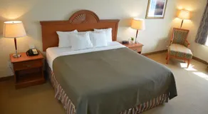 Red Coach Inn & Suites - Image 3