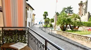 Italian Vacation Homes - Maison Turquoise du Lac - Image 3