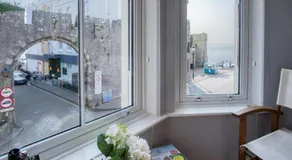 Beachcomber Seaside Apartment - 2 Bedroom - Tenby - Image 4