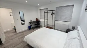 Slough Modern 1Bed Apt Free Parking, WiFi, Near Windsor, & Heathrow - Image 2