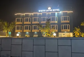 White Lotus - Image 5