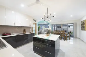 Zenhouse: 4BR Stylish Work/Family Home in Muirhead - Image 3