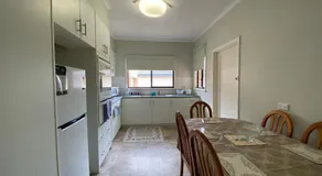 6 Beds-Whole House with 4 bedrooms -Stawell - share accommodation - 3 rooms for 5 gusts are available - Image 4