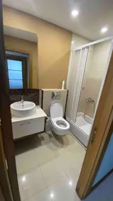 Uydukentin cazibe merkezinde. Yeni dekore edilmiş - Image 4