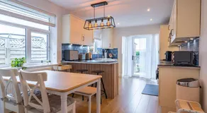 Nature Inspired Bungalow with 3 rooms - 10 mins from Manchester Airport - Image 3