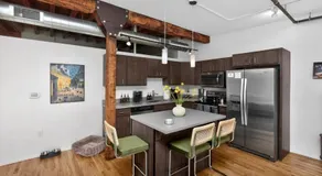 Top-Floor Loft , Downtown Views, Free Parking - Image 3