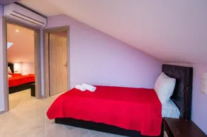 Dorothea Suite - Image 1