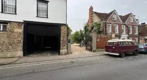 Centralised St Helens in Abingdon By Prescott Apartments - Image 4