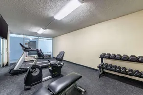 Q Inn - Image 5