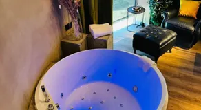 Off Tower Hotel - Image 5