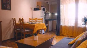 studio chic redécoré avec soin, idéal couples familles ou entre amis,parfait pour cure thermale ou séjour ski, wifi 180 chaines tv parking couvert - Image 4