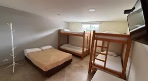 Hostal El Hangar - Image 2