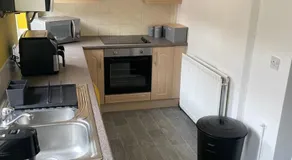 2 Bed House Sleeps 5, Ferryhill Near Durham & Free WiFi & Parking - Image 4