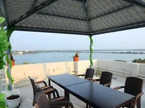 Crystal Lake  Suites - Image 4