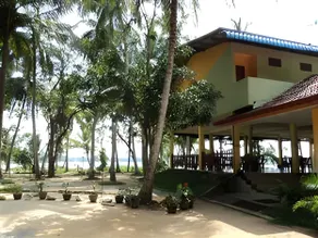Lake Edge Holiday Inn - Image 3