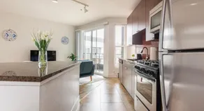Cozy Oasis in Marina Del Rey!Free Swimming Pool and Parking - Image 3