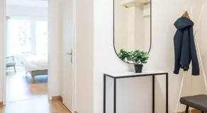 Modern appt opposite theatre, 7 min walk to Messe - Image 4
