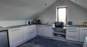 Studio Sleeps 2 -Private Hot Tub -Enclosed Garden - Image 3