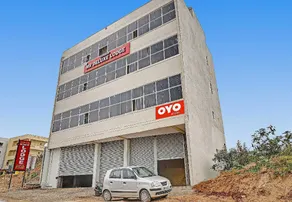 OYO Flagship Mr Deluxe Near Wonderla Amusement Park - Image 2