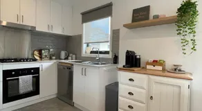 Rosebud Bay Beach House - Image 2