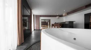 Panorama-27 Jacuzzi Apartment by LIUKSAI - Image 3