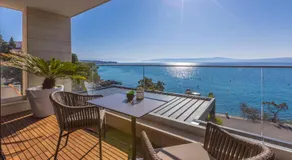 BEACH FRONT VILLA FRAN - DELUXE SEA VIEW SUITE with private jacuzzi # 3 - Image 4