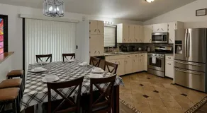 Serene Family Home Sleeps 16! - Image 4