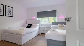 Stunning Newcastle Home - Pass the Keys - Image 2