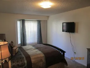 D 2 bd sleeps 6 near pool - Image 4