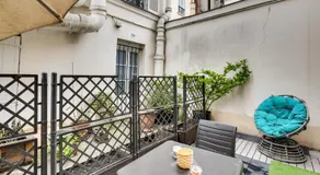 Chic studio with terrace in Paris - Image 4