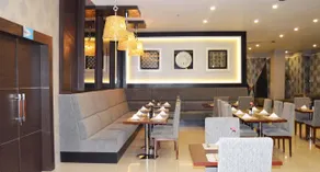 Zenith Hotel - Image 2