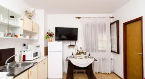 Guest House Kola - Camera Matrimoniale Standard con Balcone - Image 4