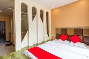 Yue Fashion Theme Hotel - Image 2