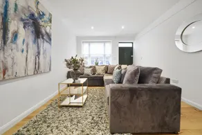 Eton House-Stunning-Castle views-5Bed-Free-Parking - Image 4