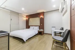 Motel Flower - Image 4