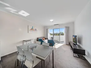 Bright 1-Bed Apartment with Balcony - Image 5