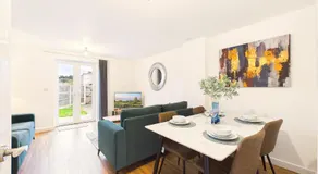 Rivoli Mews - Image 2