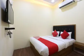 Hotel Crown Goregaon Mumbai - Image 4