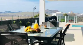 Luksuriøs villa med privat pool, store terrasser, grill og uendelig udsigt - Image 2