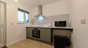 2 Bedroom Cotswold Bungalow - Image 3
